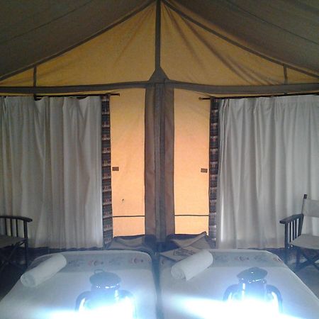 Villa Maili Saba Camp Nakuru Habitación foto