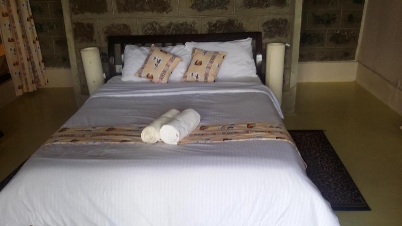 Villa Maili Saba Camp Nakuru Exterior foto