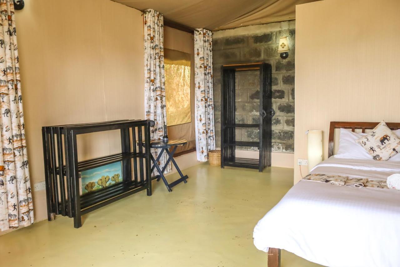 Villa Maili Saba Camp Nakuru Exterior foto